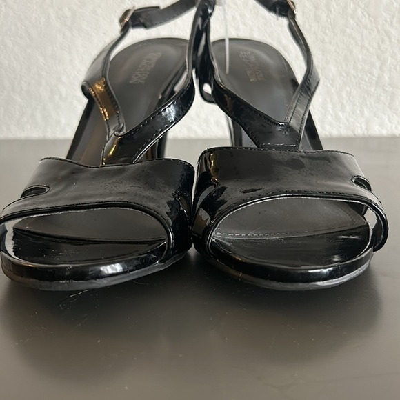 Kenneth Cole Reaction Heels - Picture 2 of 6